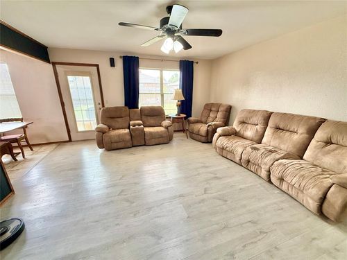 121 Bellgate Dr, Yukon, OK, 73099-6418 | Card Image