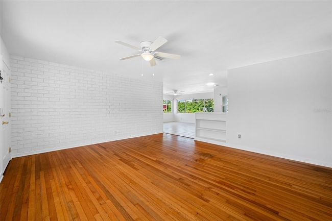 Front Room / Living Room | Image 11
