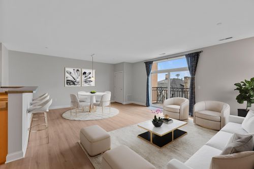 1920 N Farwell Ave, Milwaukee, WI, 53202-1571 | Card Image