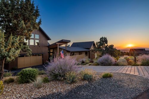 15017 Sw Hat Rock Loop, Powell Butte, OR, 97753-1899 | Card Image