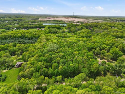 2220 Valley Gate, Milford Charter Township, MI, 48381 | Card Image