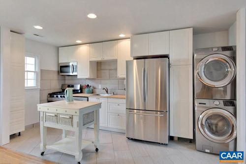 apt-4-2420 Barracks Pl, CHARLOTTESVILLE, VA, 22901-2265 | Card Image