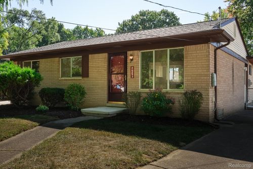 26293 Shiawassee Rd, Southfield, MI, 48033-3633 | Card Image