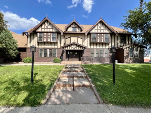 408 1st Ave E, Williston, ND, 58801-5403 | Card Image