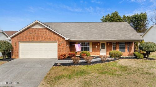 1035 Willow Creek Cir, Maryville, TN, 37804-3570 | Card Image