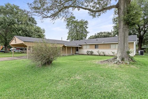 135 Ferndale Ln, Beaumont, TX, 77707-1421 | Card Image