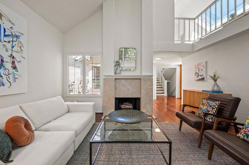 10093 Senate Way, Cupertino, CA, 95014-5709 | Card Image