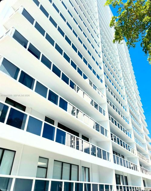 apt-135-20505 E Country Club Dr, Aventura, FL, 33180-3037 | Card Image