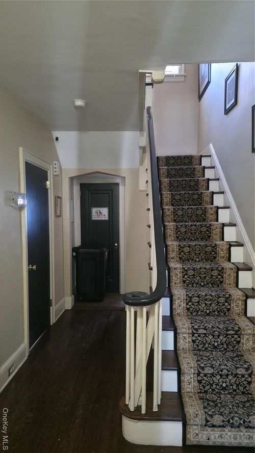 302-62 Waller Ave, White Plains, NY, 10605-6400 | Card Image