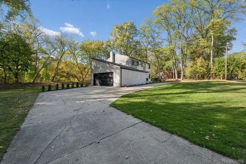 3668 Bayou Dr, West Bloomfield, MI, 48323-1903 | Card Image