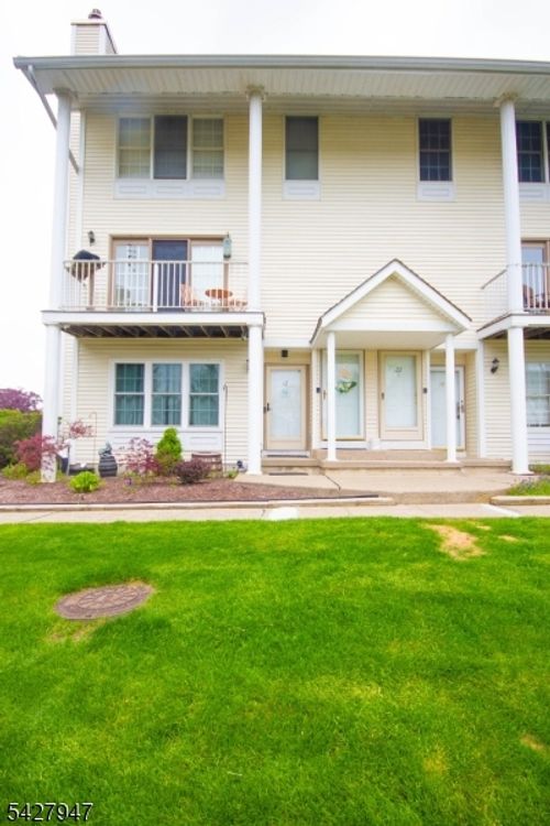 10 Amherst Ct, Hamburg, NJ, 07419-1335 | Card Image