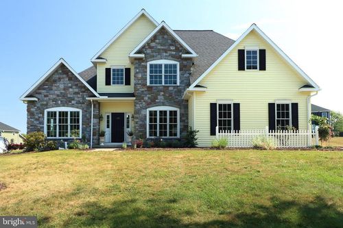 135 Fernleaf Ct, STATE COLLEGE, PA, 16801-8904 | Card Image