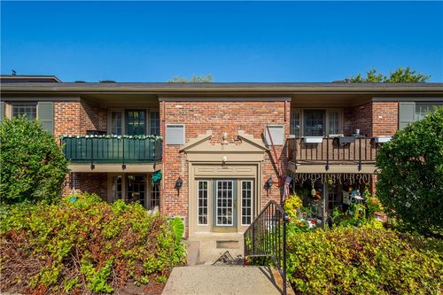 apt-d-1000 Chatham Park Dr, Pittsburgh, PA, 15216-1049 | Card Image