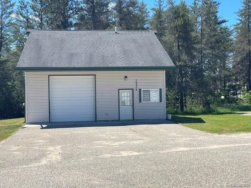 10376 N Roscommon Rd, Roscommon, MI, 48653-9296 | Card Image