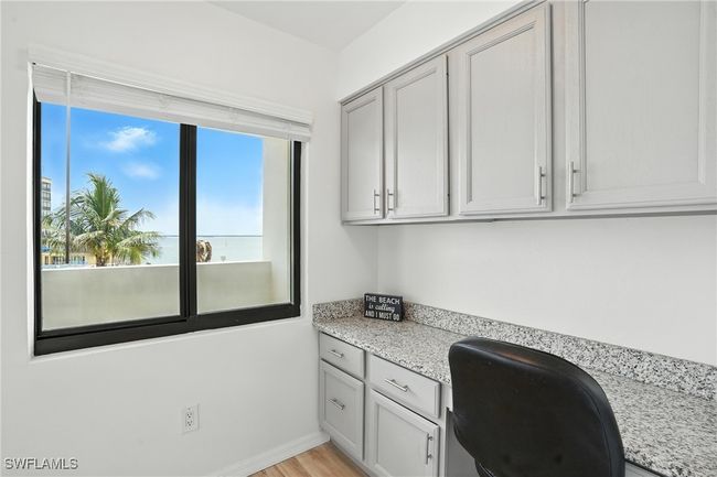 Office featuring light wood-style​​‌​​​​‌​​‌‌​‌‌​​​‌‌​​‌‌​‌​​​​​‌ flooring | Image 17