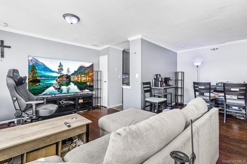 58 Artist Lake Dr, Middle Island, NY, 11953-2306 | Card Image