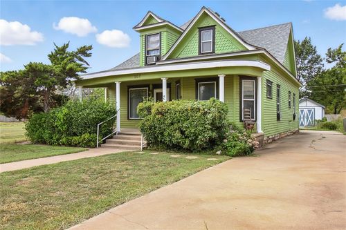 107 S Broadway, Hobart, OK, 73651-1818 | Card Image