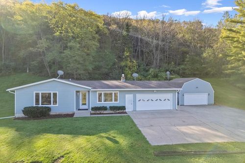 25434 County Road 9, Winona, MN, 55987-5928 | Card Image
