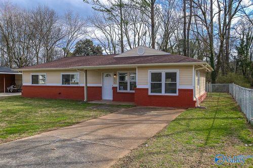 2423 Medaris Rd Nw, Huntsville, AL, 35810-2067 | Card Image