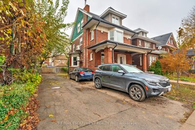 152 Sanford Ave S, Home with 4 bedrooms, 4 bathrooms and 6 parking in Hamilton ON | Image 3