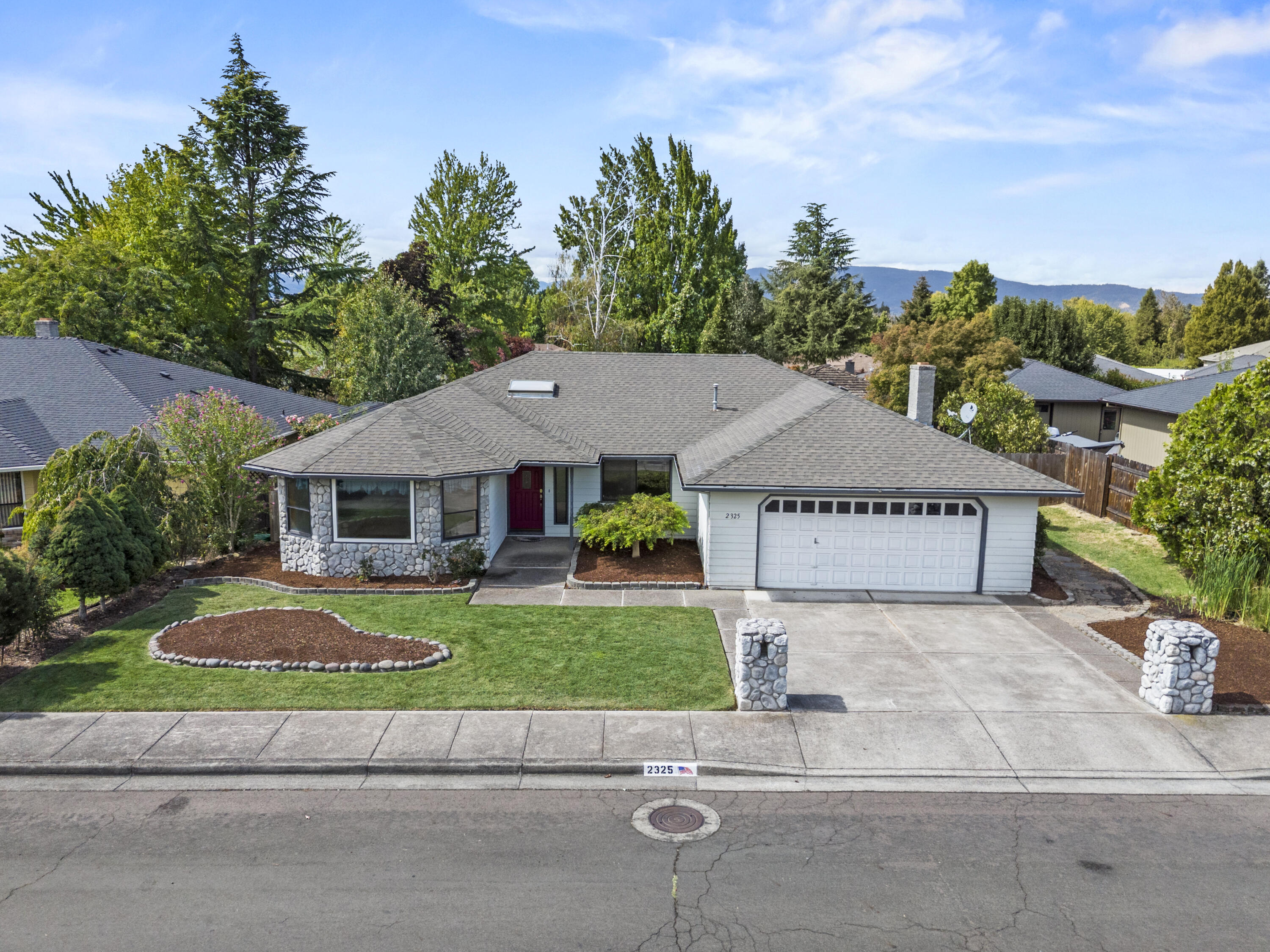 Asher Dr, Medford, OR 97504