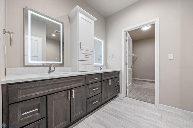 Primary Bathroom | Image 19