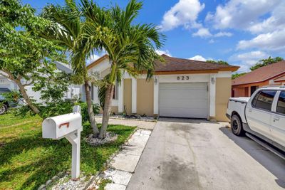 823 E Palm Run Dr, House other with 3 bedrooms, 2 bathrooms and null parking in North Lauderdale FL | Image 1