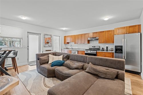 n12-7950 Tatum Waterway Dr, Miami Beach, FL, 33141-1906 | Card Image