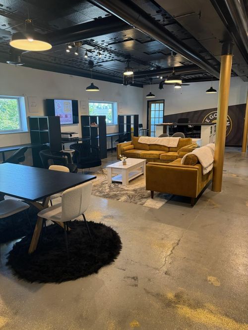 200-d-781 Northwest Boulevard, Columbus, OH, 43212 | Card Image