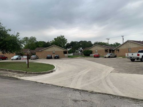 apt-303-4545 Hoeneke St, Kirby, TX, 78219-1155 | Card Image