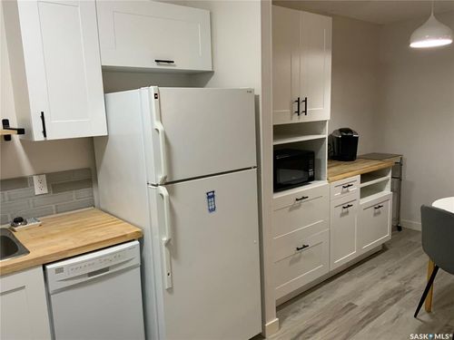 201-437 Pendygrasse Rd, Saskatoon, SK, S7M5C1 | Card Image