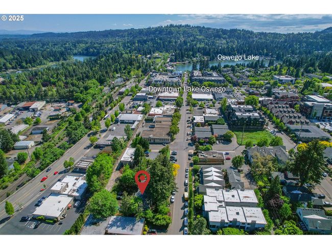 639 1 St St, House attached with 2 bedrooms, 3 bathrooms and 1 parking in Lake Oswego OR | Image 34