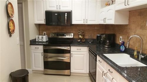 704-625 Oaks Dr, Pompano Beach, FL, 33069-3754 | Card Image