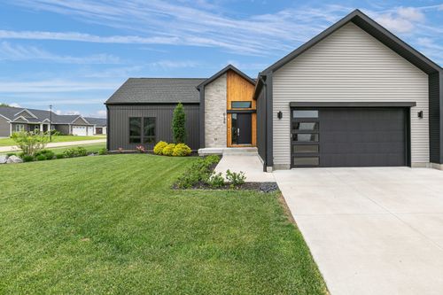 6139 Thor Ave, Davenport, IA, 52807-2155 | Card Image