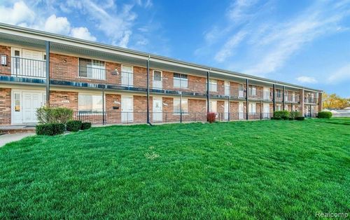 21121 Hayes Ave, Eastpointe, MI, 48021-2836 | Card Image