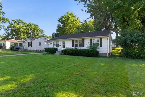 1107 Bakewell Dr, Saint Louis, MO, 63137-2109 | Card Image