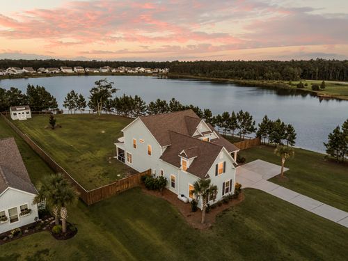 562 Pontoon Rd, Huger, SC, 29450-8528 | Card Image