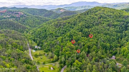 3272 Lost Branch Rd, Sevierville, TN, 37862-7892 | Card Image