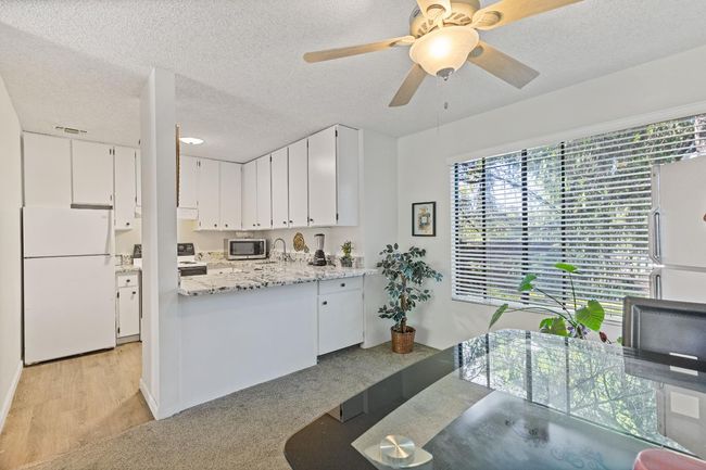 UNIT-4 - 2200 Woodside Ln, Condo with 2 bedrooms, 1 bathrooms and null parking in Sacramento CA | Image 8
