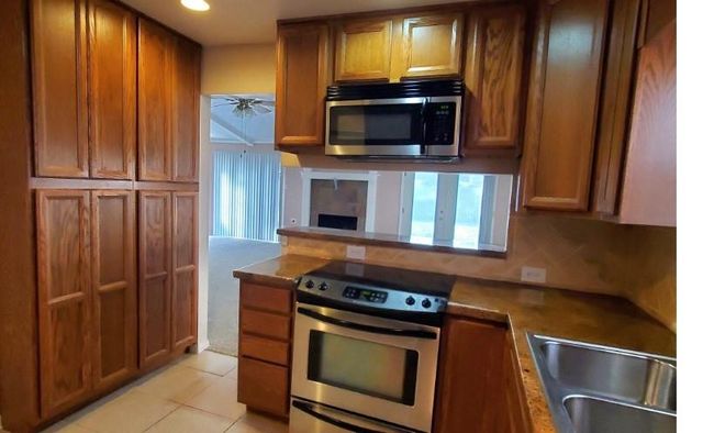 lots of storage in the kitchen | Image 5