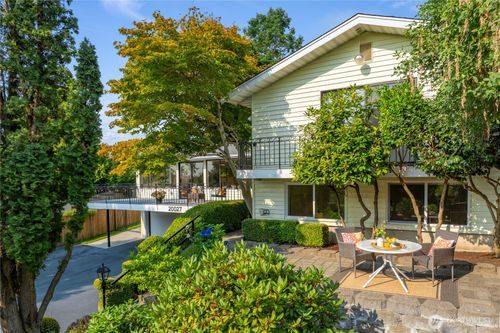 20027 106th Ave Ne, Bothell, WA, 98011-2462 | Card Image