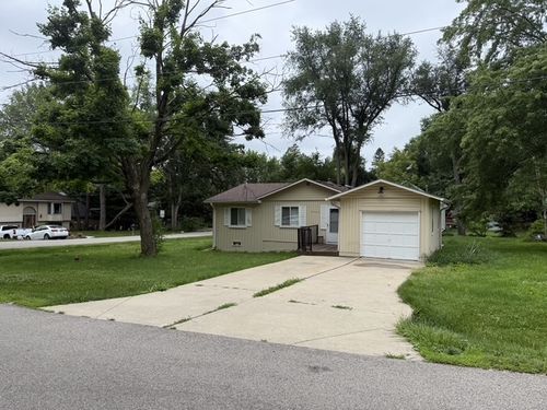 4705 W Shore Dr, Wonder Lake, IL, 60097-8137 | Card Image