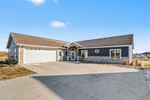 1518 Manfred Dr, Luverne, MN, 56156-4265 | Card Image
