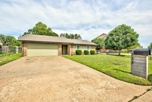 333 S La Mesa Dr, Enid, OK, 73703-4708 | Card Image