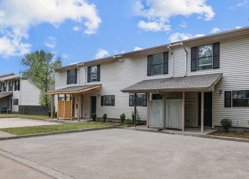 1377 E Sequoyah Ct, Fayetteville, AR, 72701-6147 | Card Image