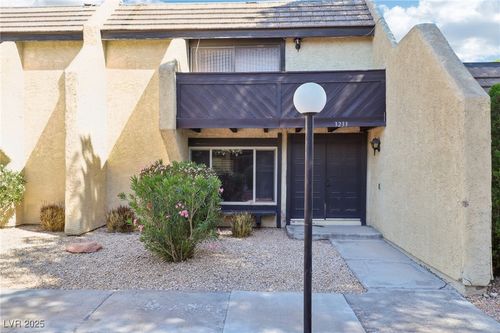 3233 Kinsale Ct, Las Vegas, NV, 89121-5758 | Card Image