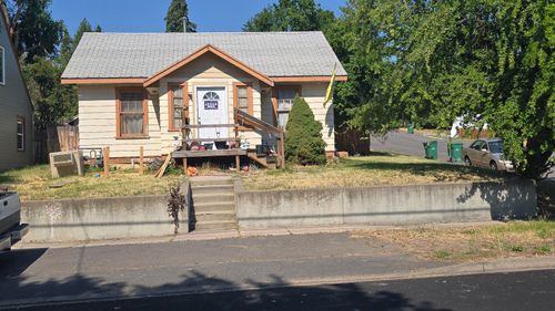1642 Crescent Ave, Klamath Falls, OR, 97601-2526 | Card Image