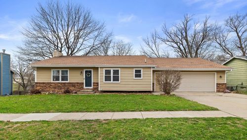 812 Cade Ct, De Soto, IA, 50069-1004 | Card Image