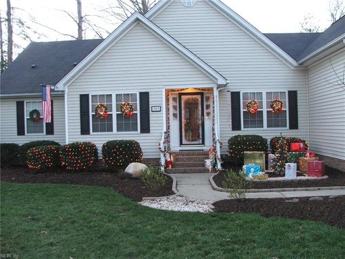 303 Nottingham Pl, Smithfield, VA, 23430-6015 | Card Image