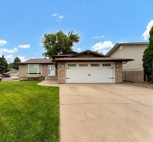 238 Cameron Rd Se, Medicine Hat, AB, T1B1P3 | Card Image